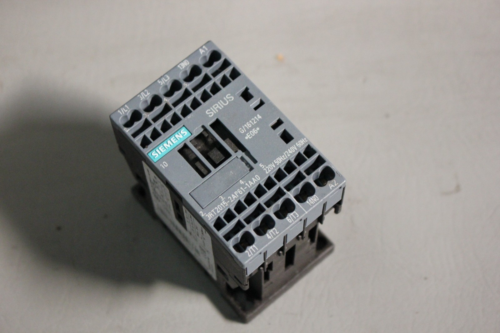 Lot of 13 Unused SIEMENS POWER CONTACTORS 3RT2015-2AP61-1AA0
