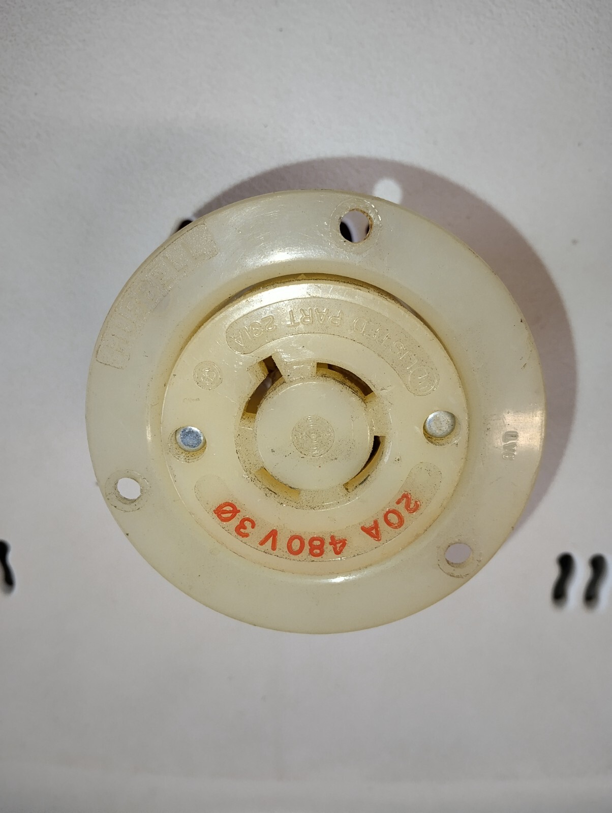 HUBBLE 231A TWIST LOCK FLANGED FEMALE INLETS 20A 480V 30Y