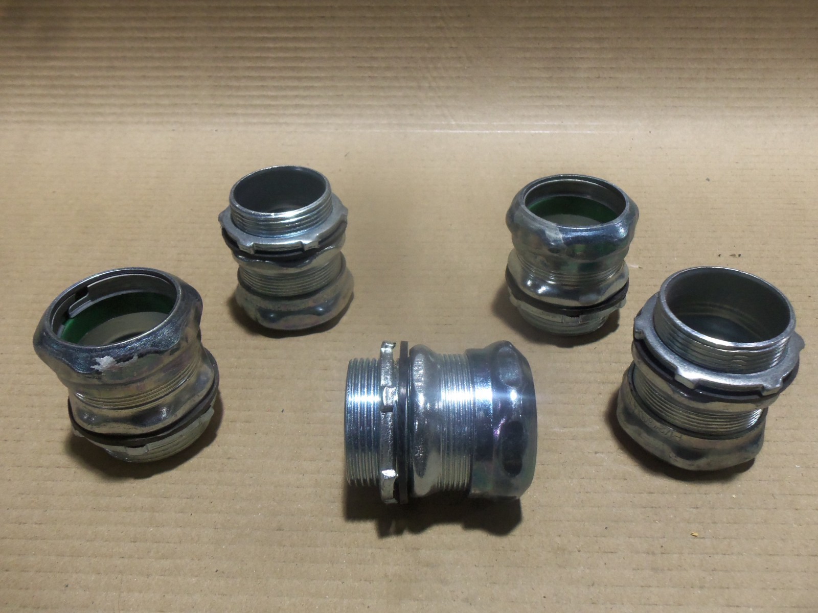 NEW Topaz Lot of 5 1 1/2″ Raintight EMT Compression Connector AK