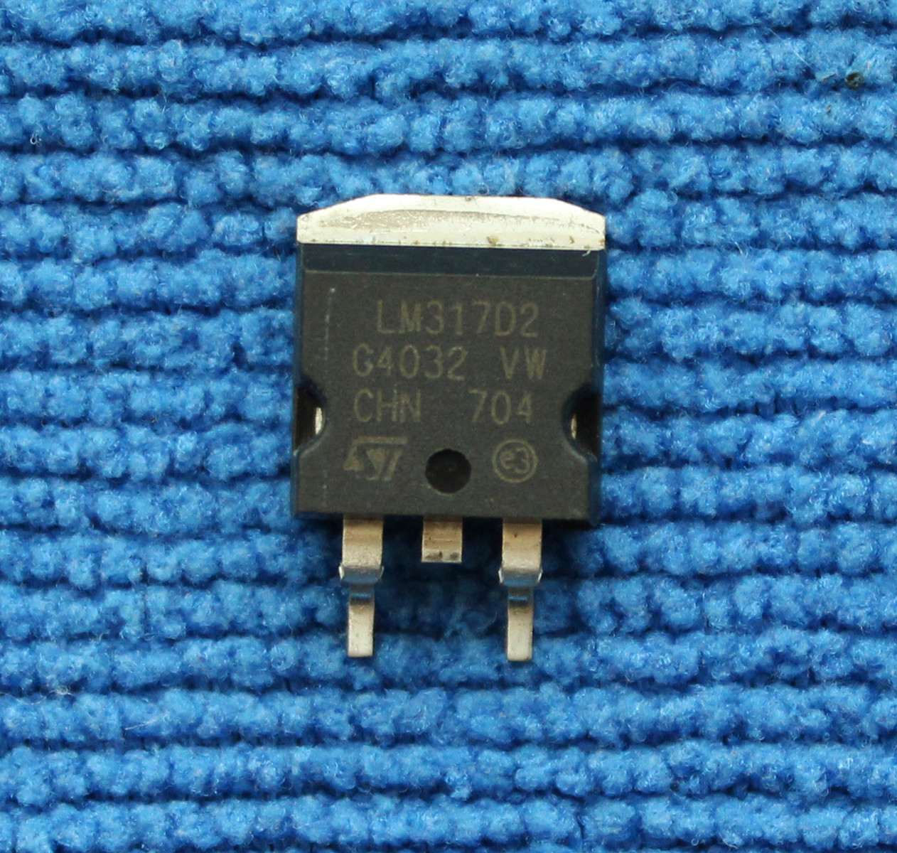 10pcs LM317D2 LM317D2T LM317 Integrated Circuit IC TO-263