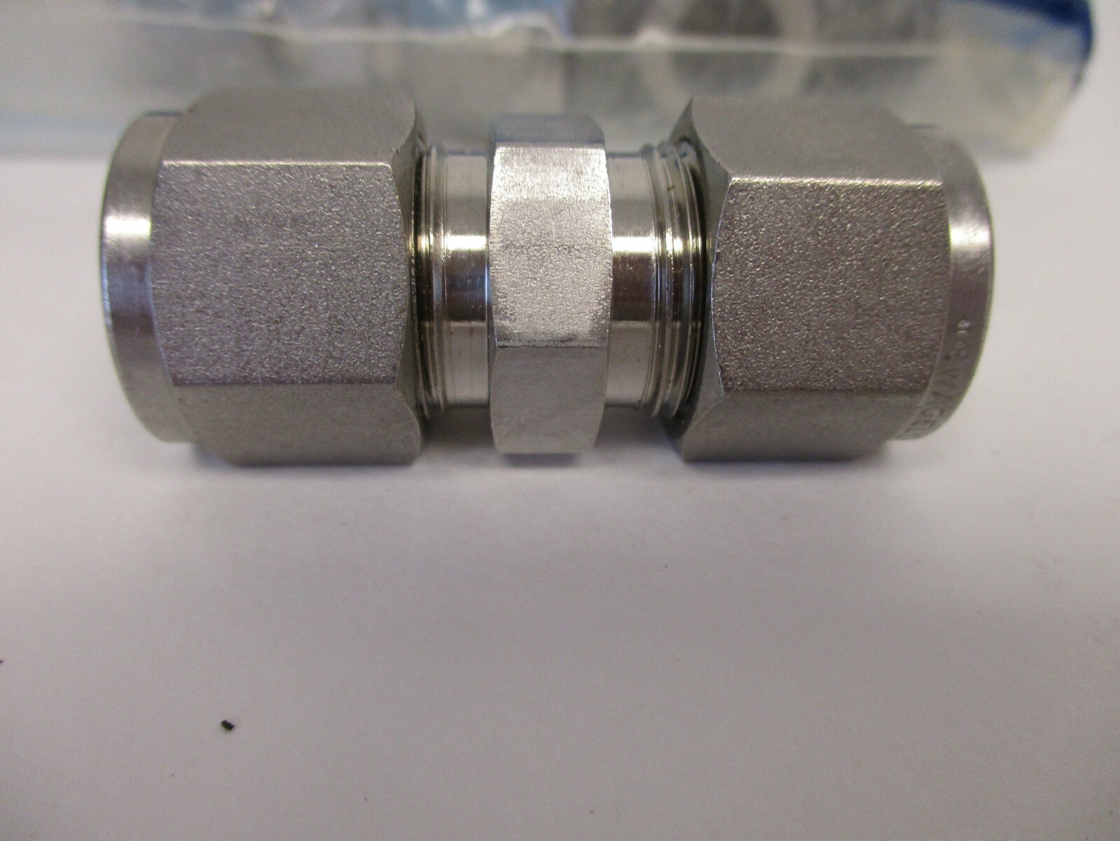SWAGELOK SS-810-6 TUBE FITTING UNION, 1/2″ X 1/2″ 316 ( LOT OF 5)