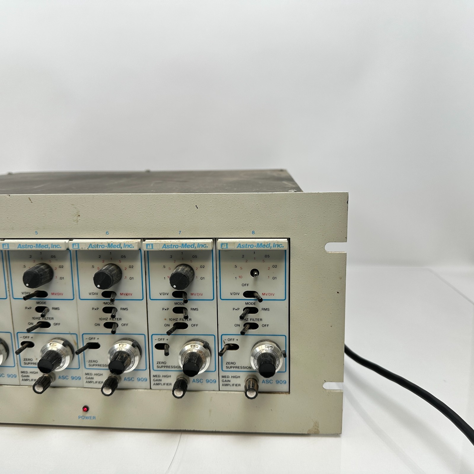 Astro-Med C-950R Mainframe Chassis w/ x8 ASC 909 Medical Test Amplifier