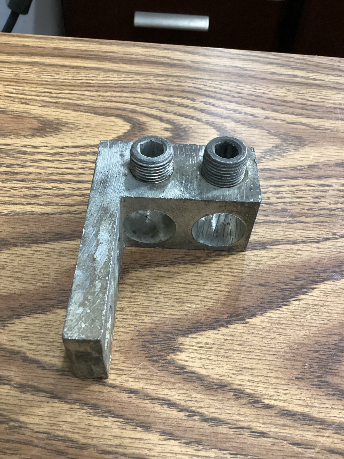 Unbranded DCC C257 600MCM-2 2-Lug Aluminum Block USED