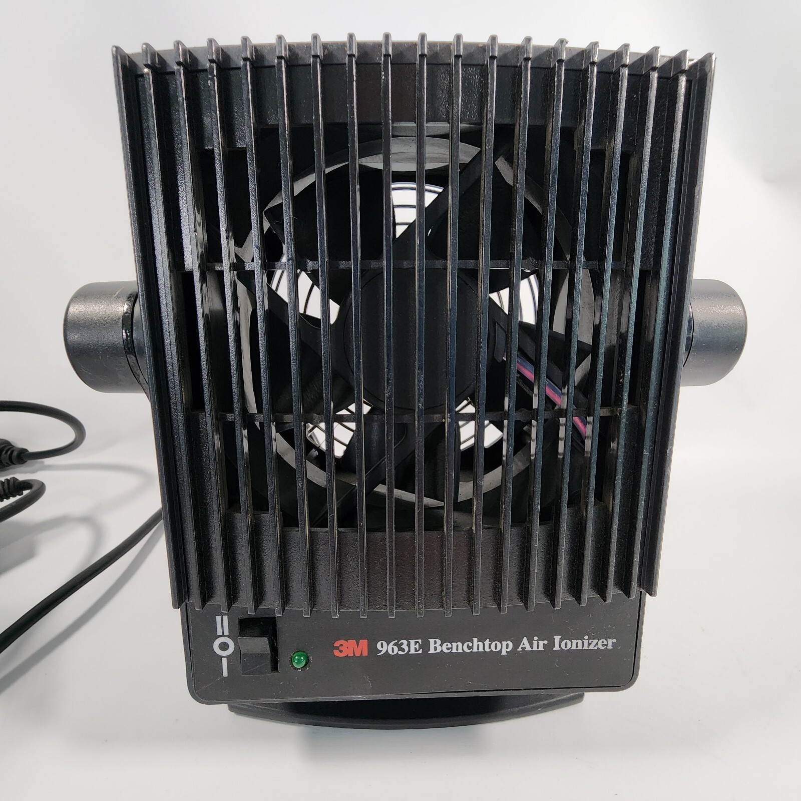 3M 963E Benchtop Air Ionizer with Power Cord / Static Neutralizing / Works