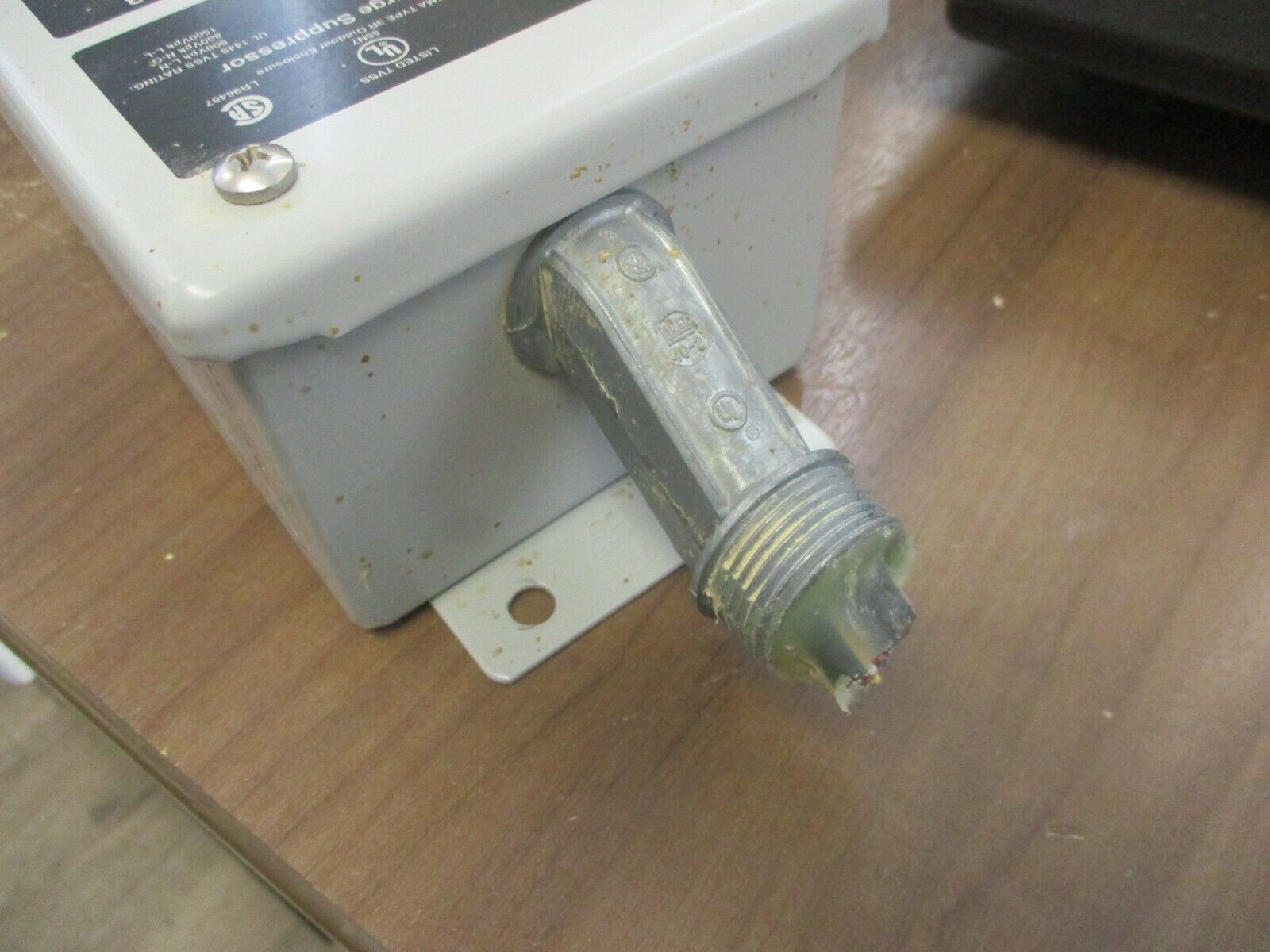 Leviton 3R Surge Protector 32277-DY3 277/480VY 240/480V 50/60Hz Used