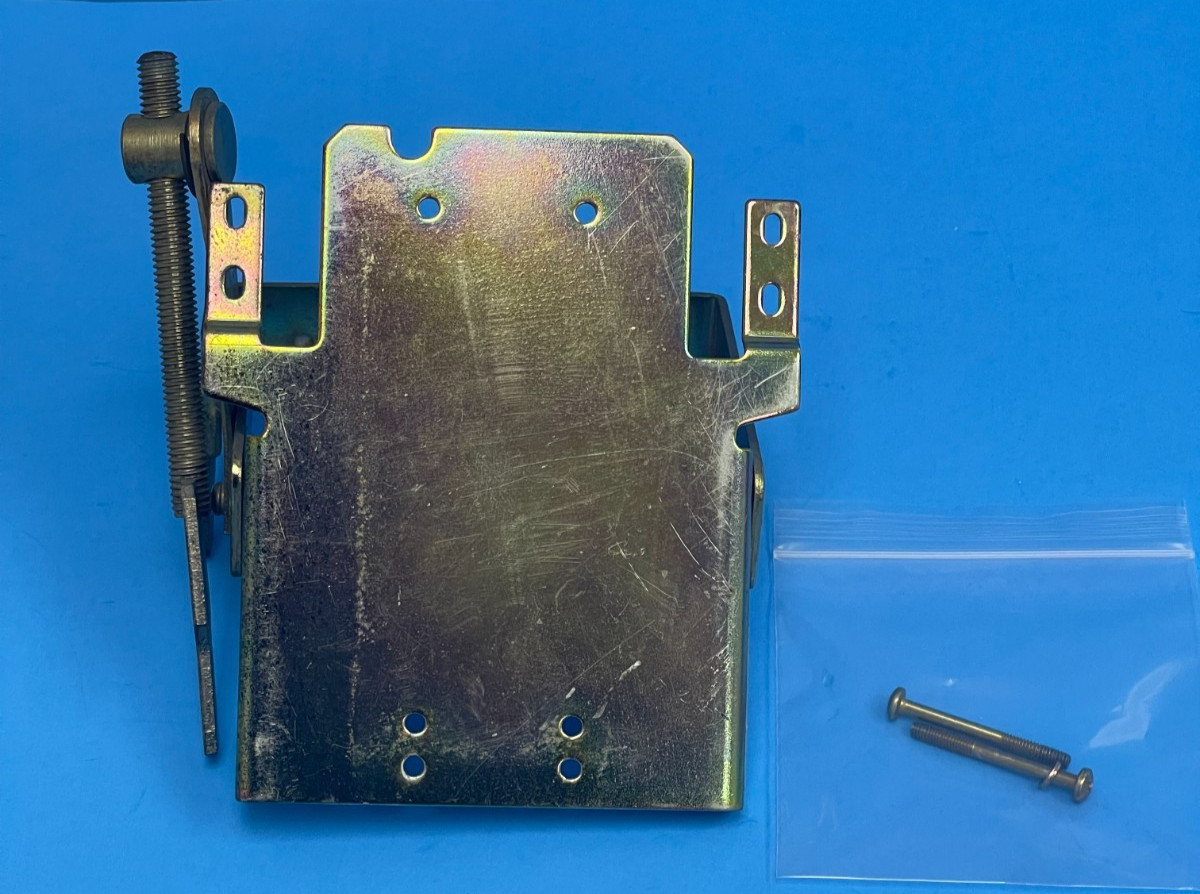Allen Bradley 1494V-M40 Variable Depth Flange-Operated Circuit Breaker Mechanism