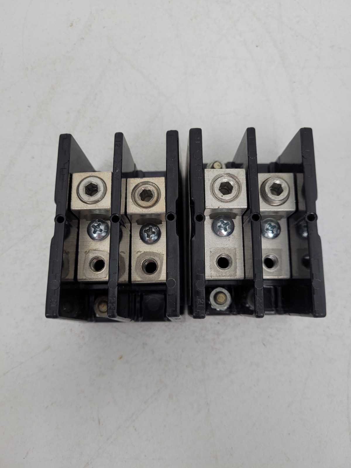 Lot of 2 – 1422553 Marathon 600V 175A Power Distribution Block – Next Day Option