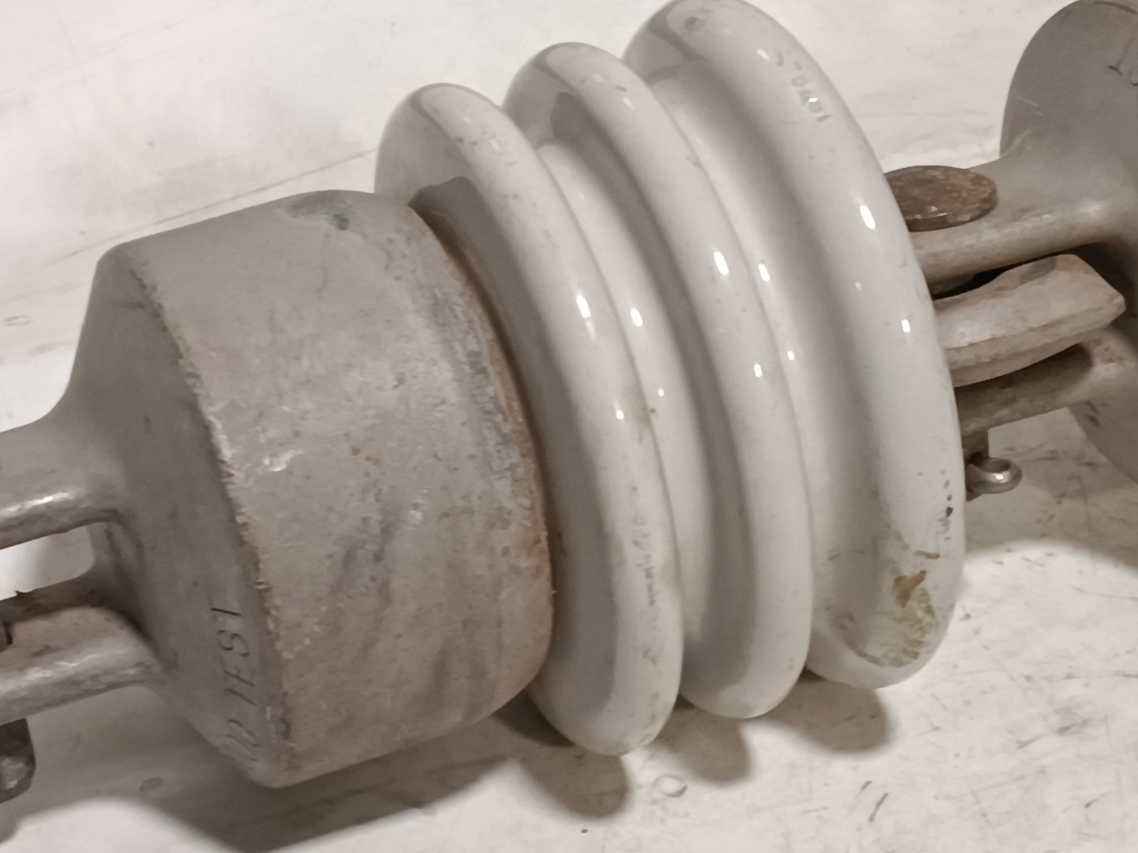 Porcelain high-voltage electrical insulator, 45 Ft/Lb, 6-3/0 ACSR, 6-4/0 AL