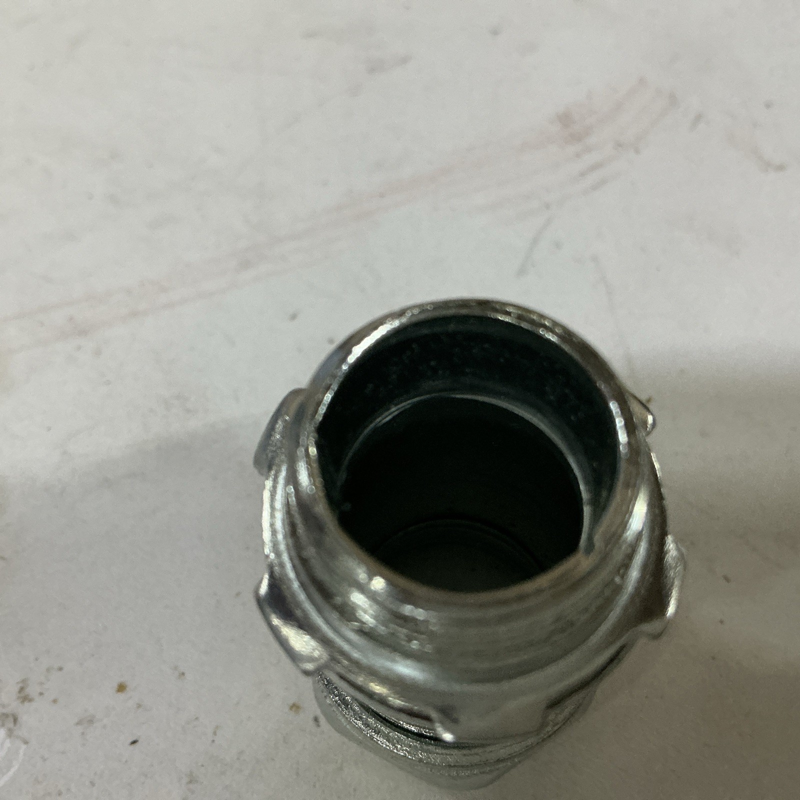 ** Lot of 50 **7050S Compression Type EMT 1/2″ Connector – NEW