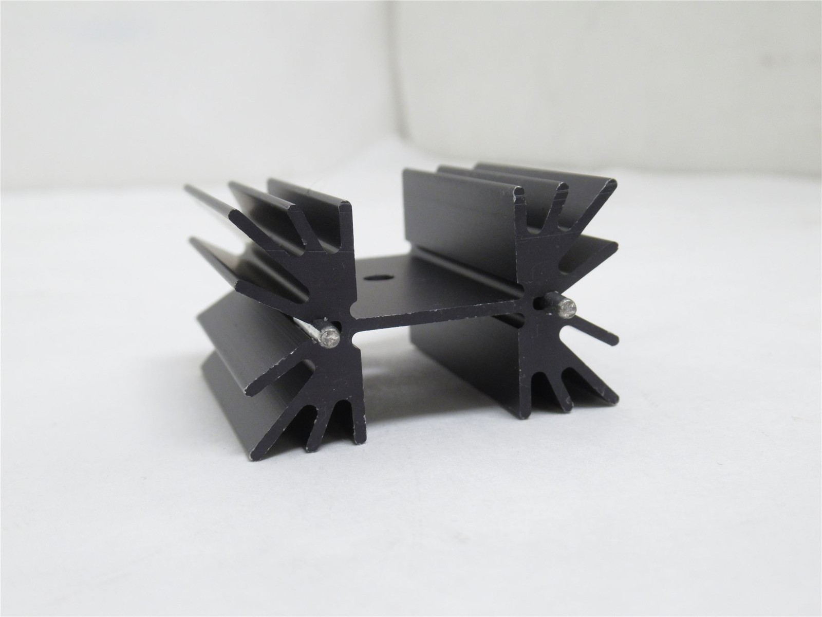 228947 New-No Box; MFG- MDL-UNKN-228947 Lot- 33; Heat Sinks; Various Size