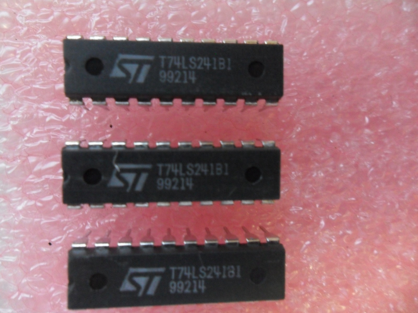 74LS241 IC OCTAL BUFFER LINE DRIVER W/3-ST OUTPUTS 20-PIN DIP (3 PER LOT)