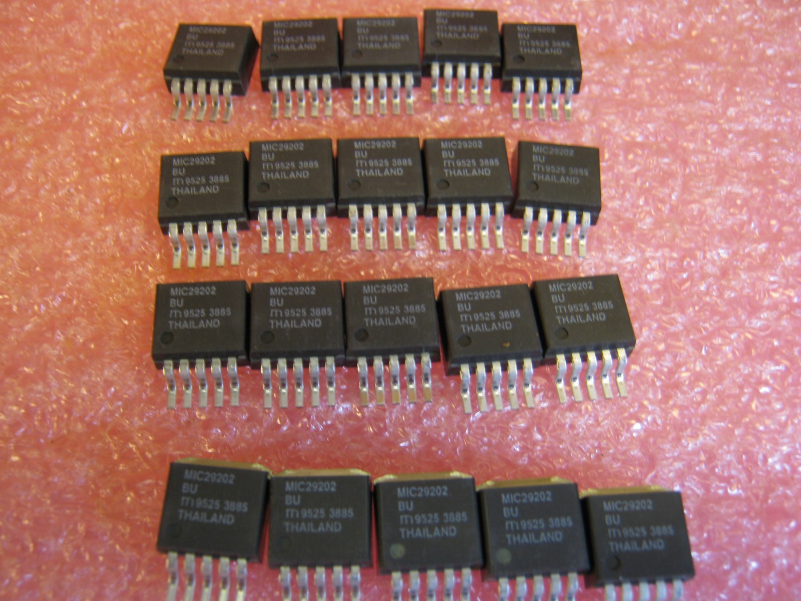 Micrel MIC29202BU NOS Lot of 20 Pieces