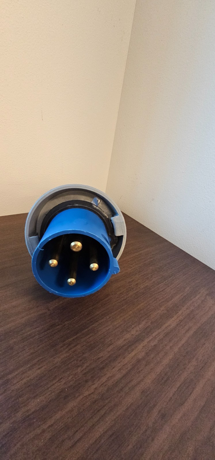 Have 12 Hubble 60amp commercial plugs. List for over 400 dollars each.