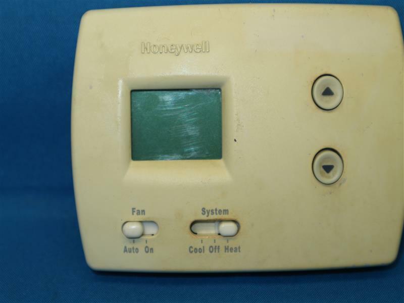 Honeywell RTH3100C Digital Non-Programmable Thermostat w/ Missing Cover