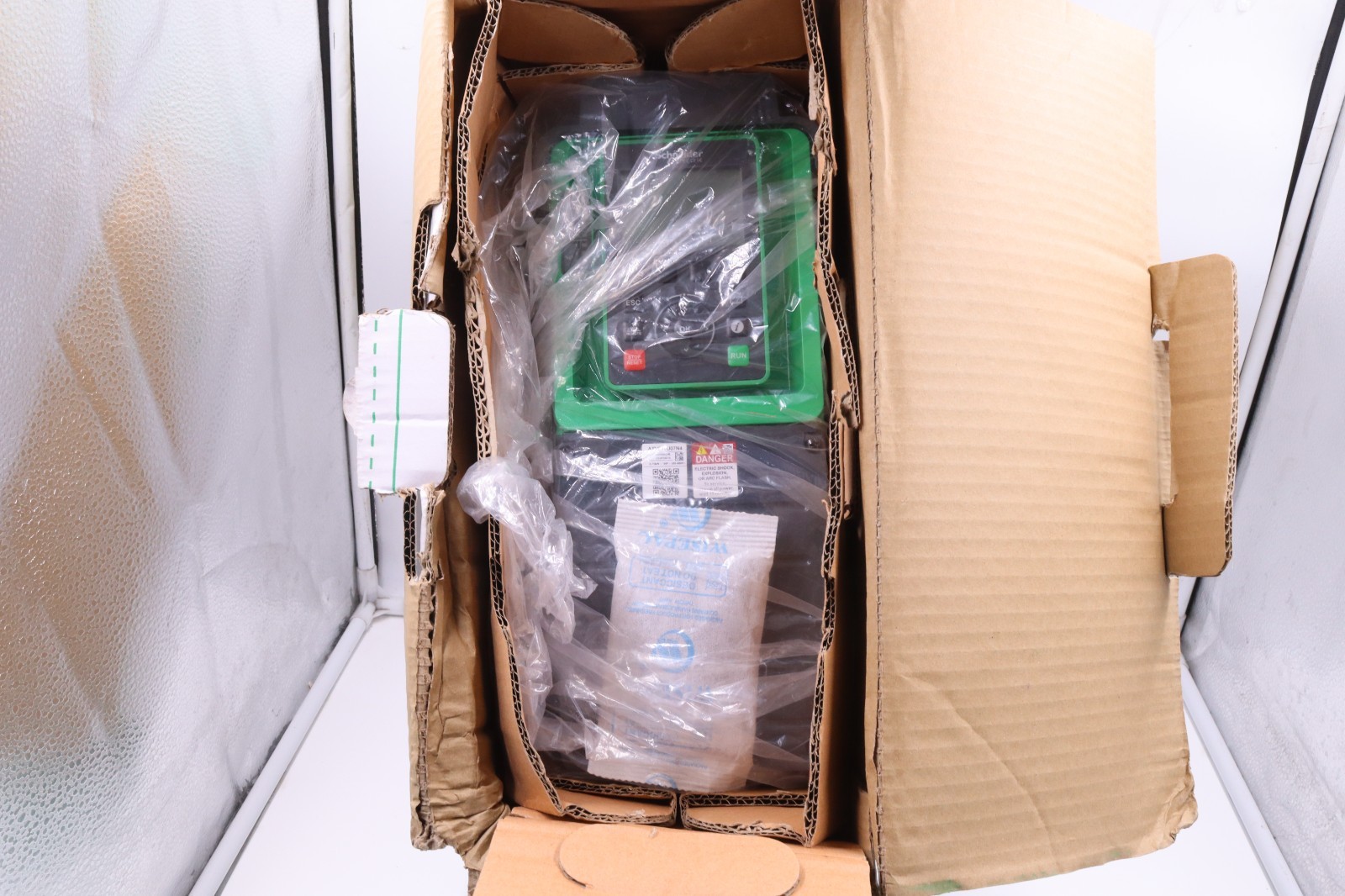 Schneider Electric ATV630U07N4 MADE IN INDONESIA
