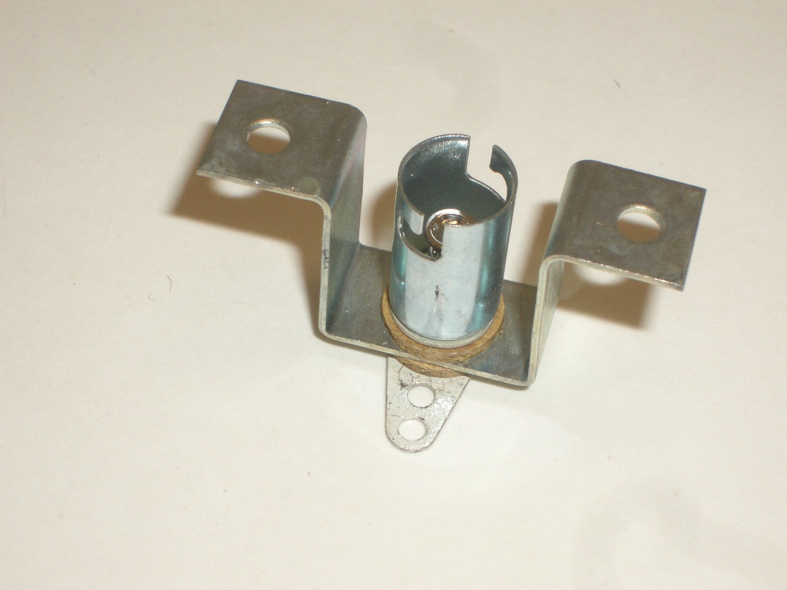 AERONAUTICAL ELEC SPC21726 INCANDESCENT LAMP BULB E9 BAYONET BASE SOCKET HOLDER