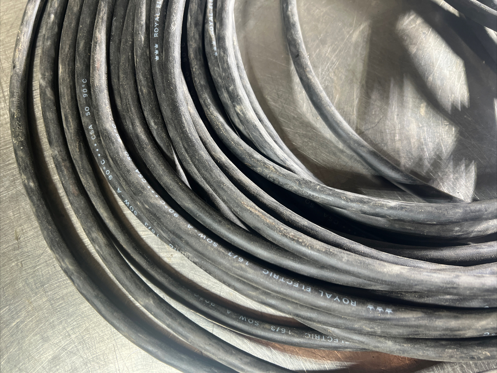 16/3 SOW-A 90 ELECTRIC CABLE. Hubble 15A.125/250V Ends. Used Surplus