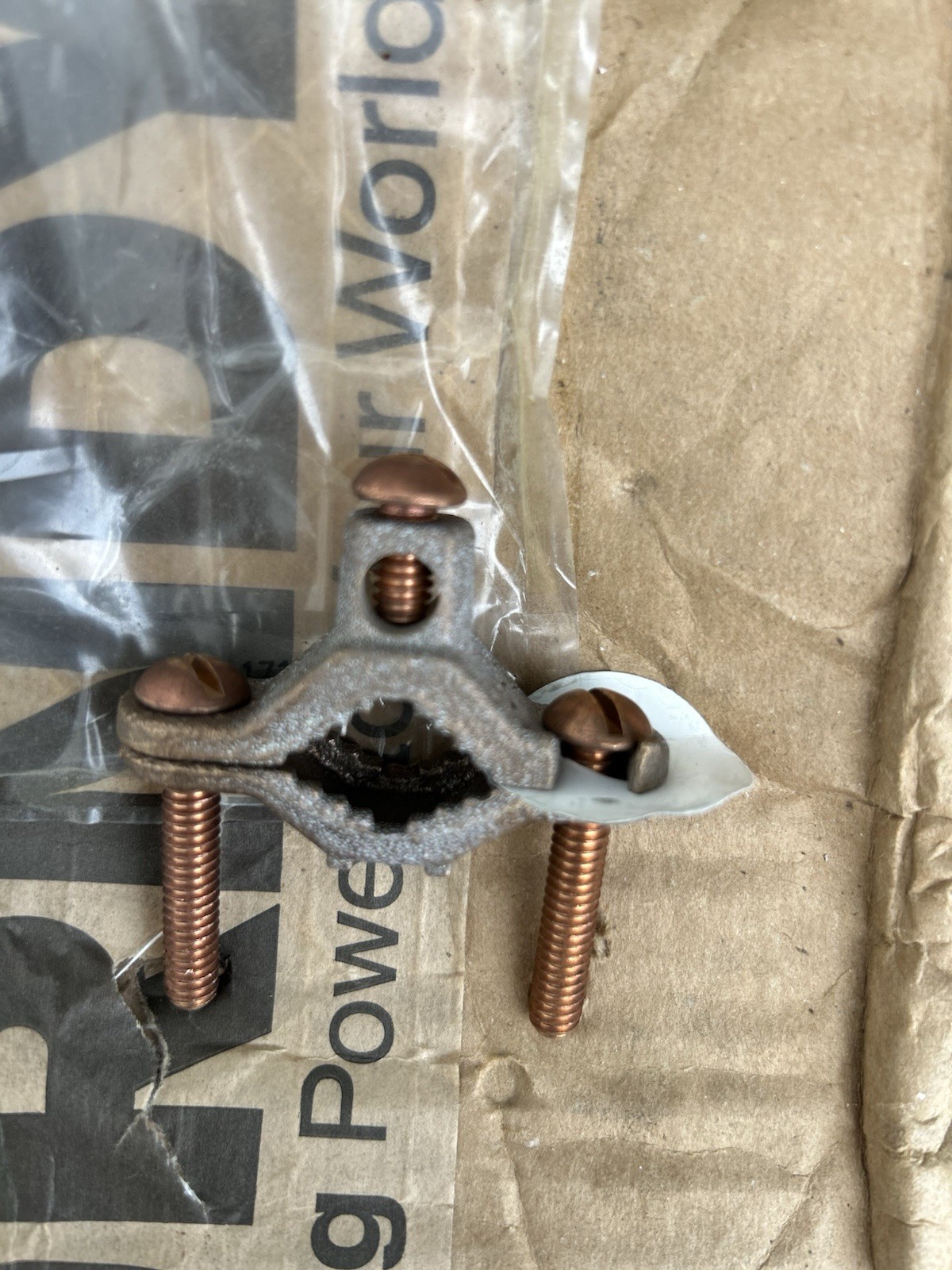 (1) BURNDY / C11D / CAST BRONZE GRND CLAMP 10-2 AWG, 1/2″- 1” #4-8 REBAR