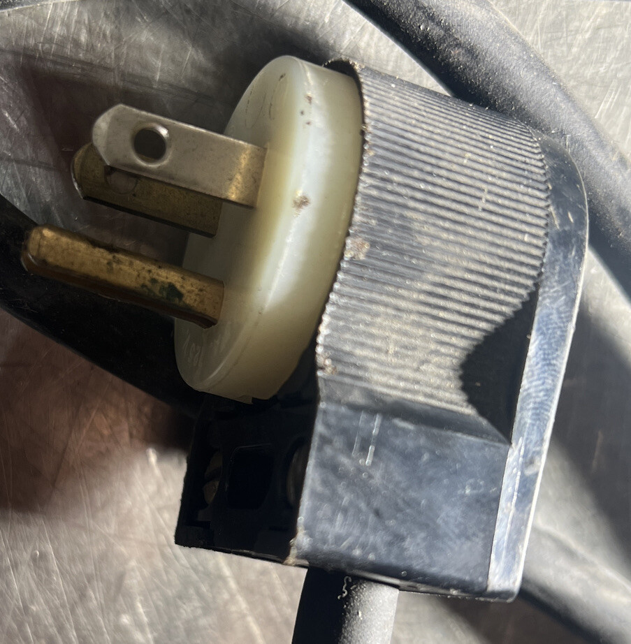 16/3 SOW-A 90 ELECTRIC CABLE. Hubble 15A.125/250V Ends. Used Surplus