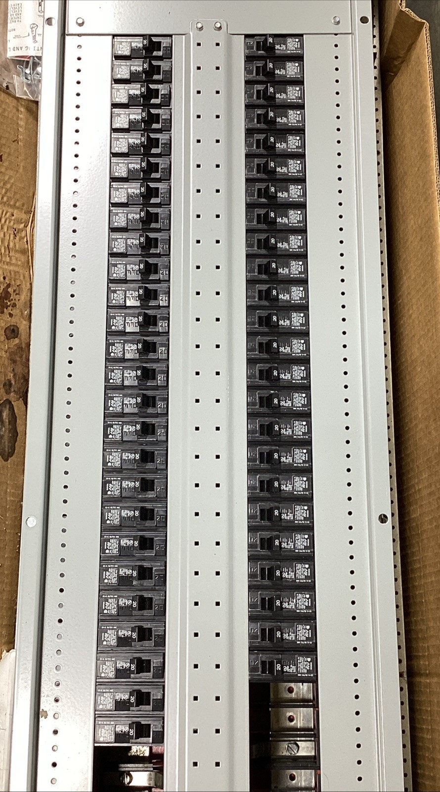 Siemens P2C66ML250ATS 250 A 120/208 V 3 PH Panel Board Interior