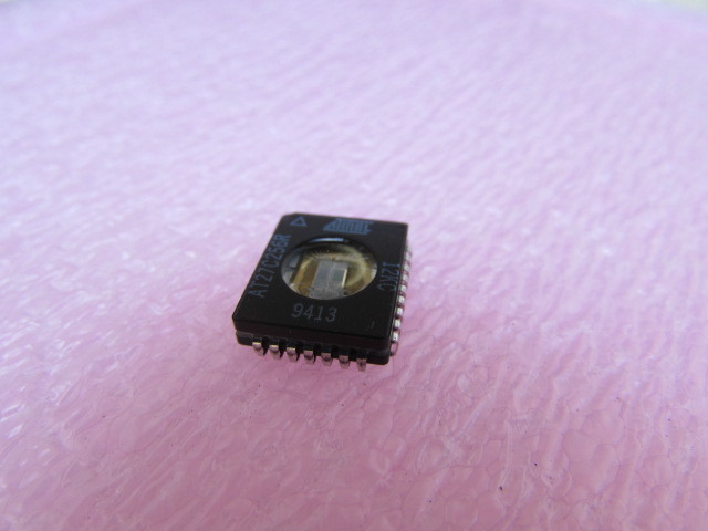 AT27C256R-12KC ATMEL 256K, 32K x 8 Ceramic Gold Window 32pin JLCC EPROM IC CPU 1