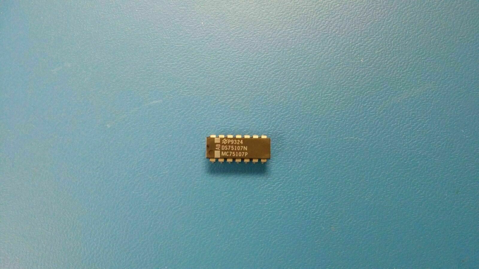 (4 PCS) DS75107N,MC75107P NSC DUAL LINE RECEIVER, PDIP14