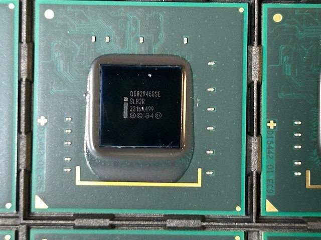 LOT OF (40) NEW INTEL QG82945GSE SLB2R Graphics and Memory Controller CHIPSET