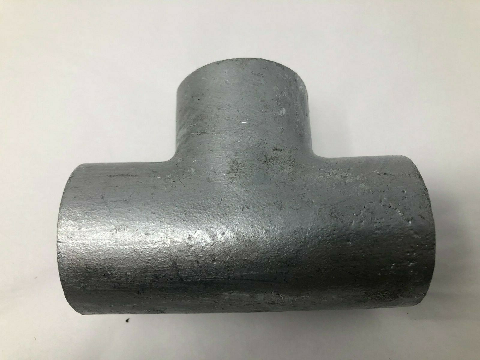 Grainger International 4NXT8 Three-Socket Tee Nominal Pipe Size 1-1/4″