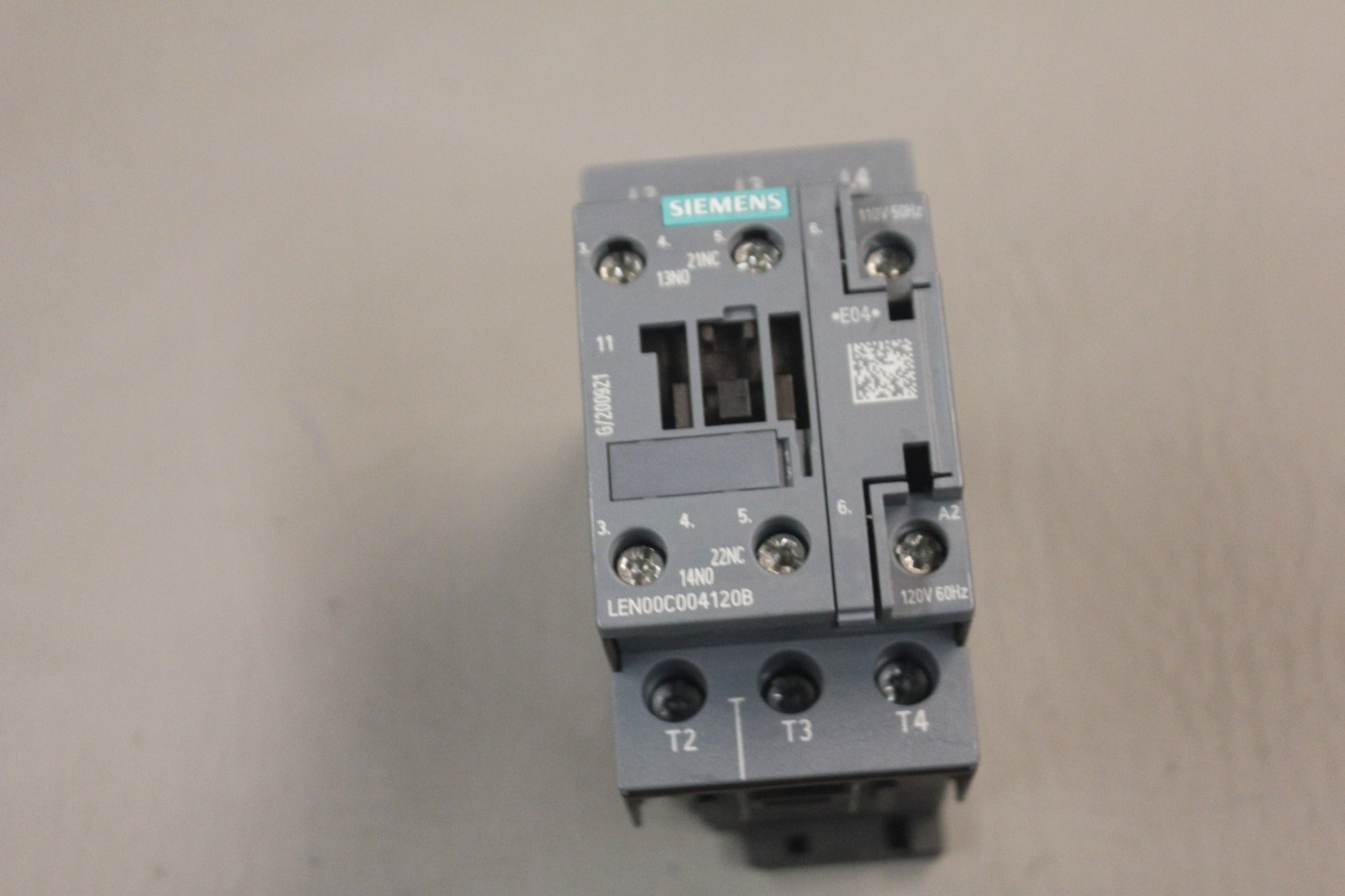 SIEMENS LIGHTING CONTACTOR LEN00C004120B **CRACKED
