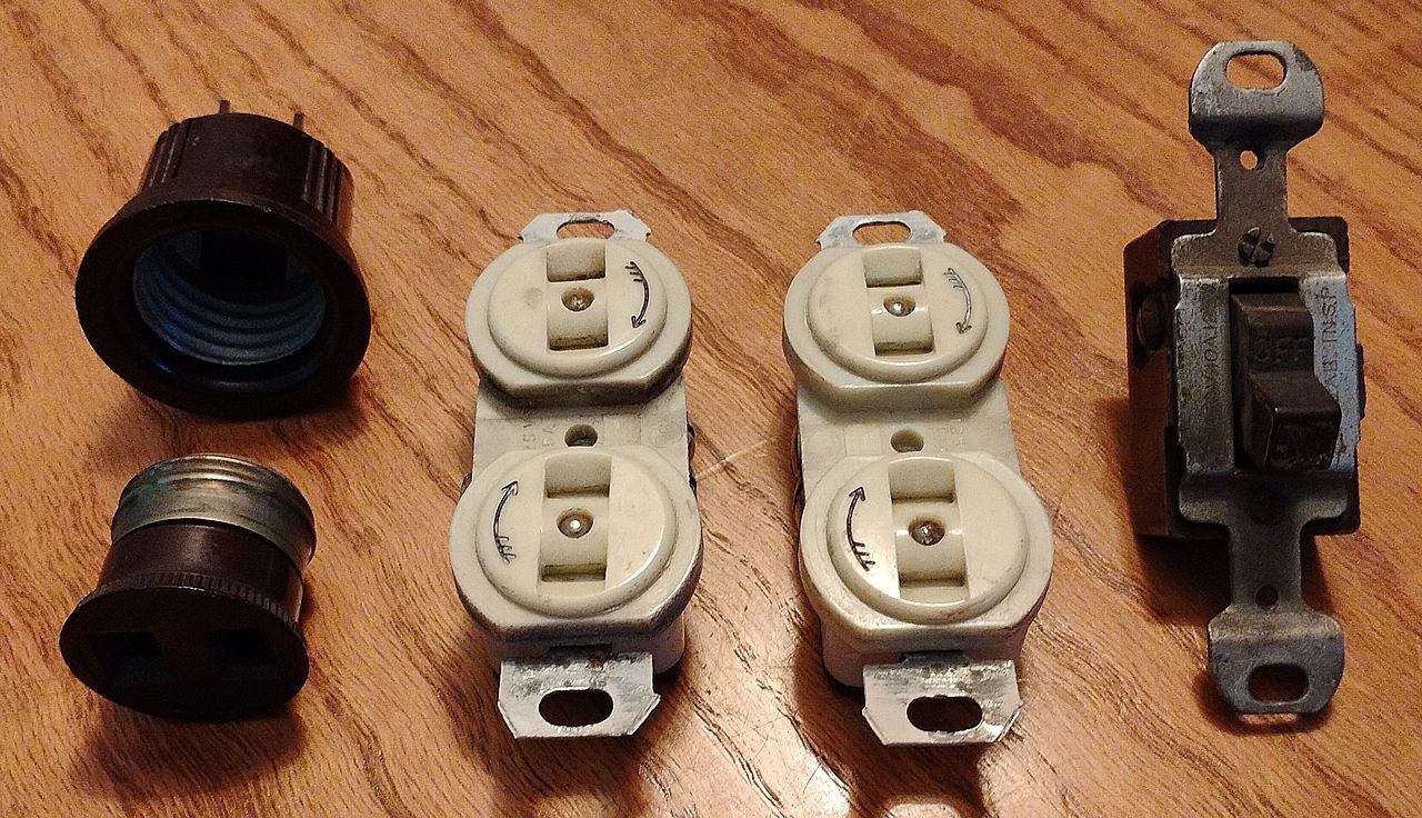 Lot of 5 Various Vintage Bakelite Electrical Items Bell Electric Co, Eagle USA