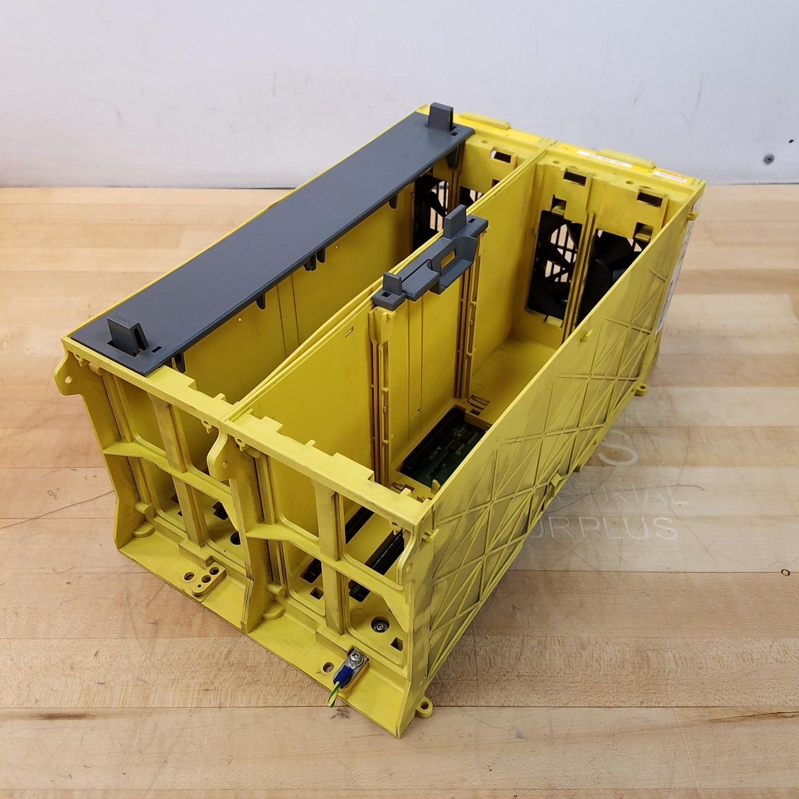 Fanuc A05B-2400-C061 4 Slot Backplane – USED