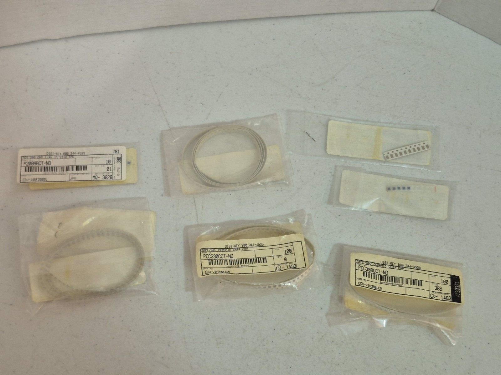 Lot of 600 Resistor Capacitor Ceramic Chip Panasonic Electronic Components