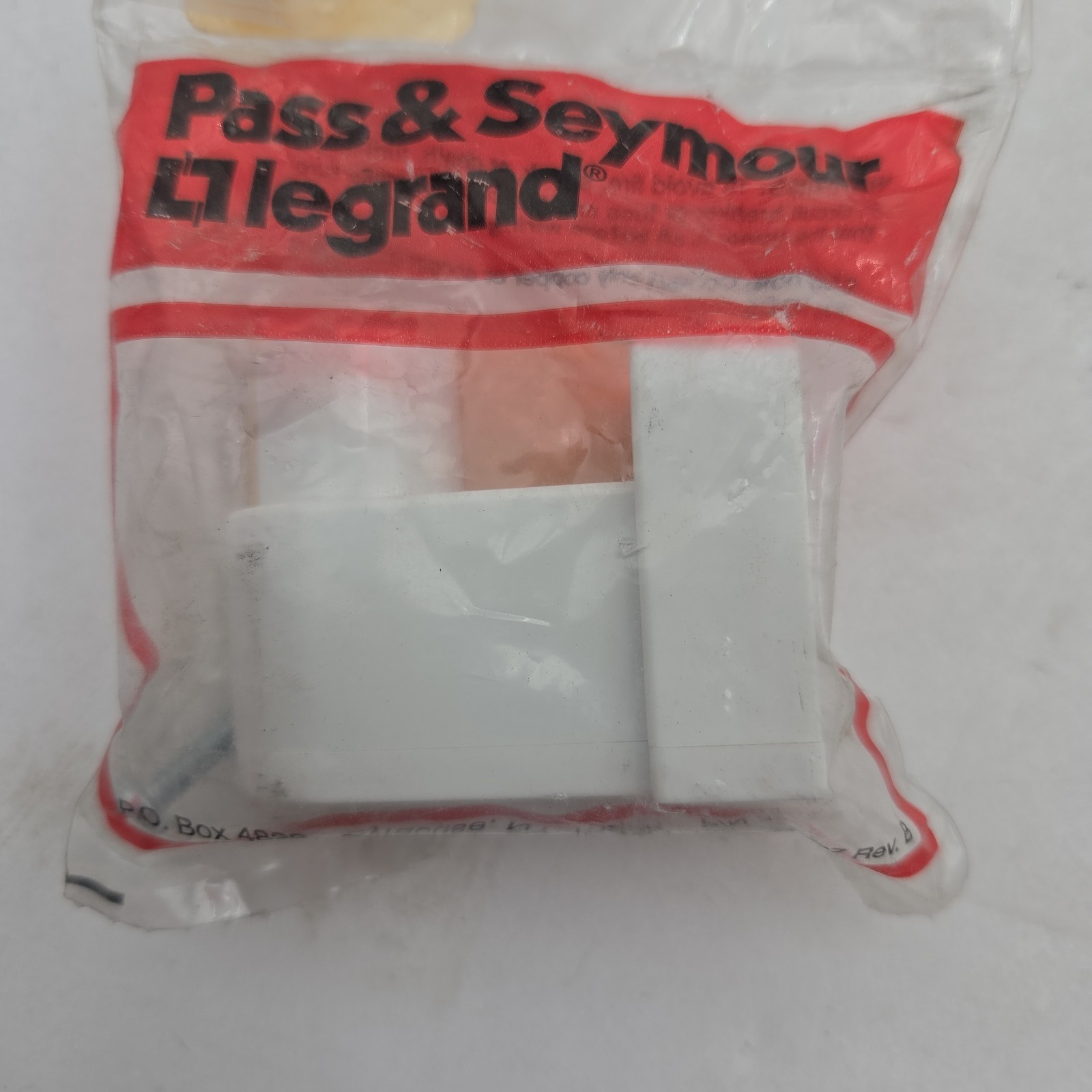 [3-Pack] Pass & Seymour (Legrand) 466 Fluorescent Lampholders – Pedestal Style