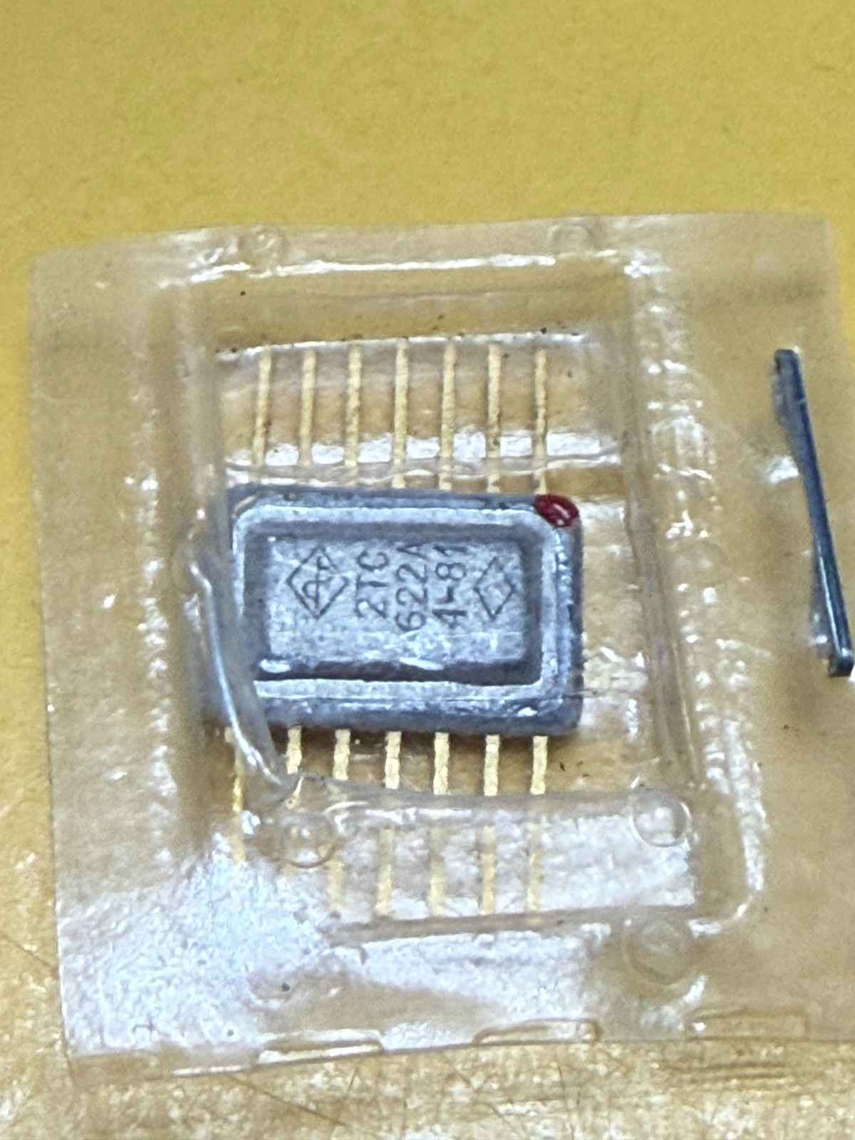 1x 2TC622A / 2TS622A GOLD Transistor assembly (NEW, NOS, from old stock)