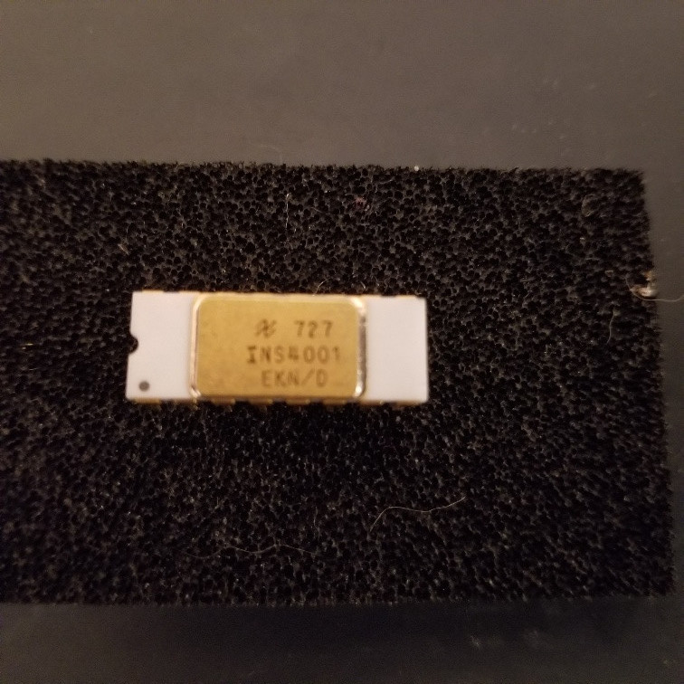 National Semiconductor INS4001D White Ceramic/Gold, MCS-4 Intel, C4004