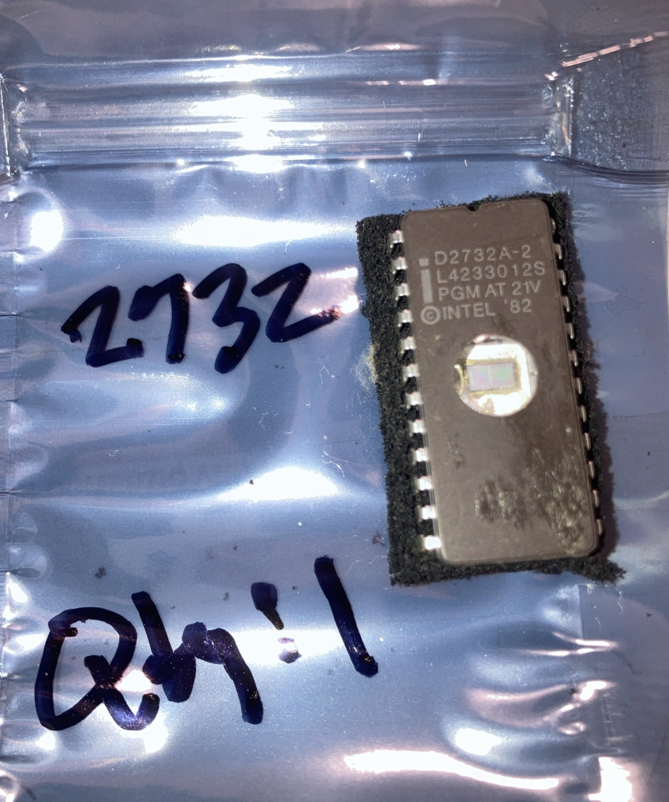 Vintage Intel 1982 D2732A-2 U106042M PGM 21V 24-Pin Ic Processor Chip Qty: 1
