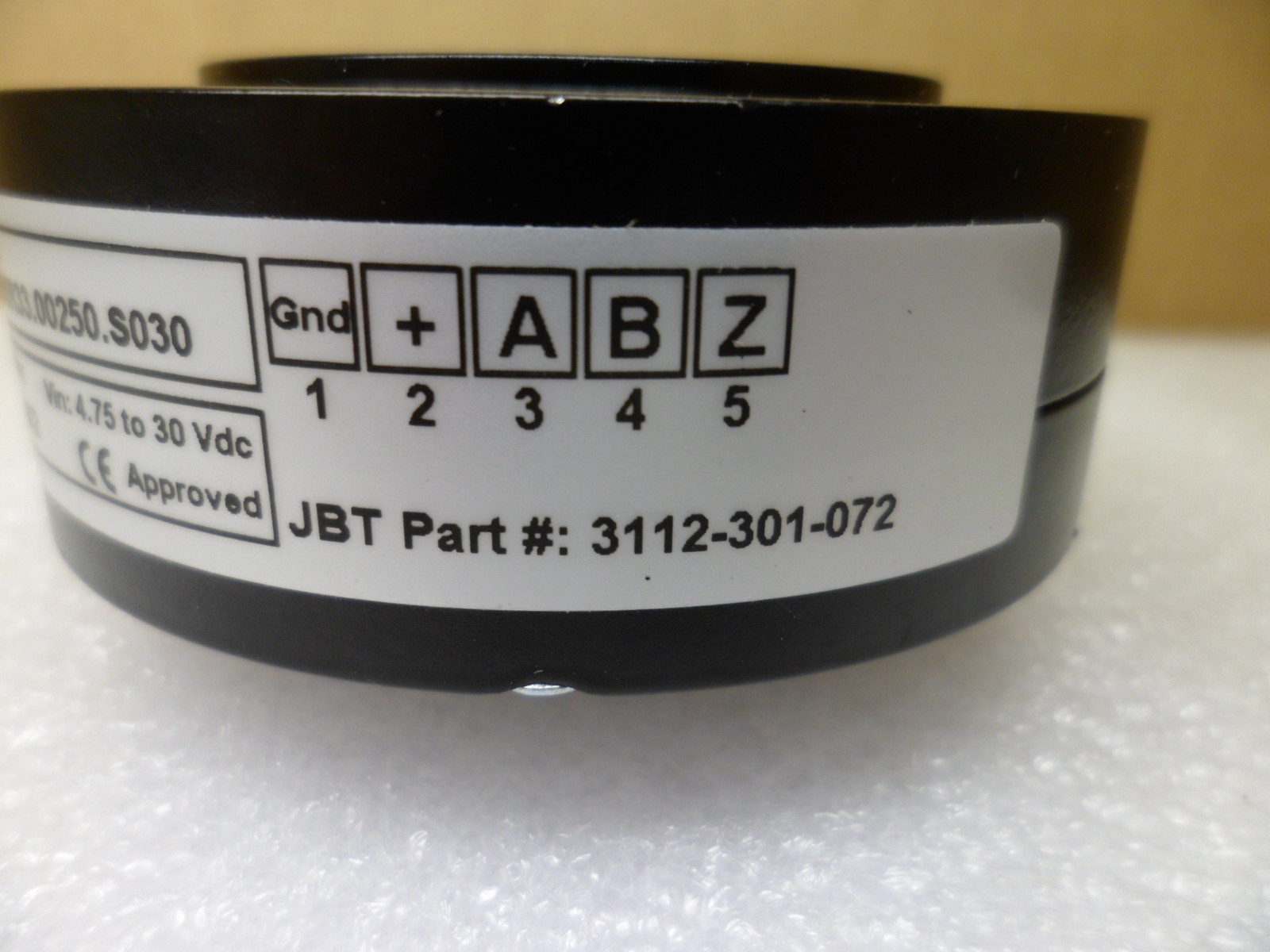 INDUSTRIAL ENCODER IH740.1206R33.00250.S030 INCREMENTAL ENCODER NOS Free Ship !
