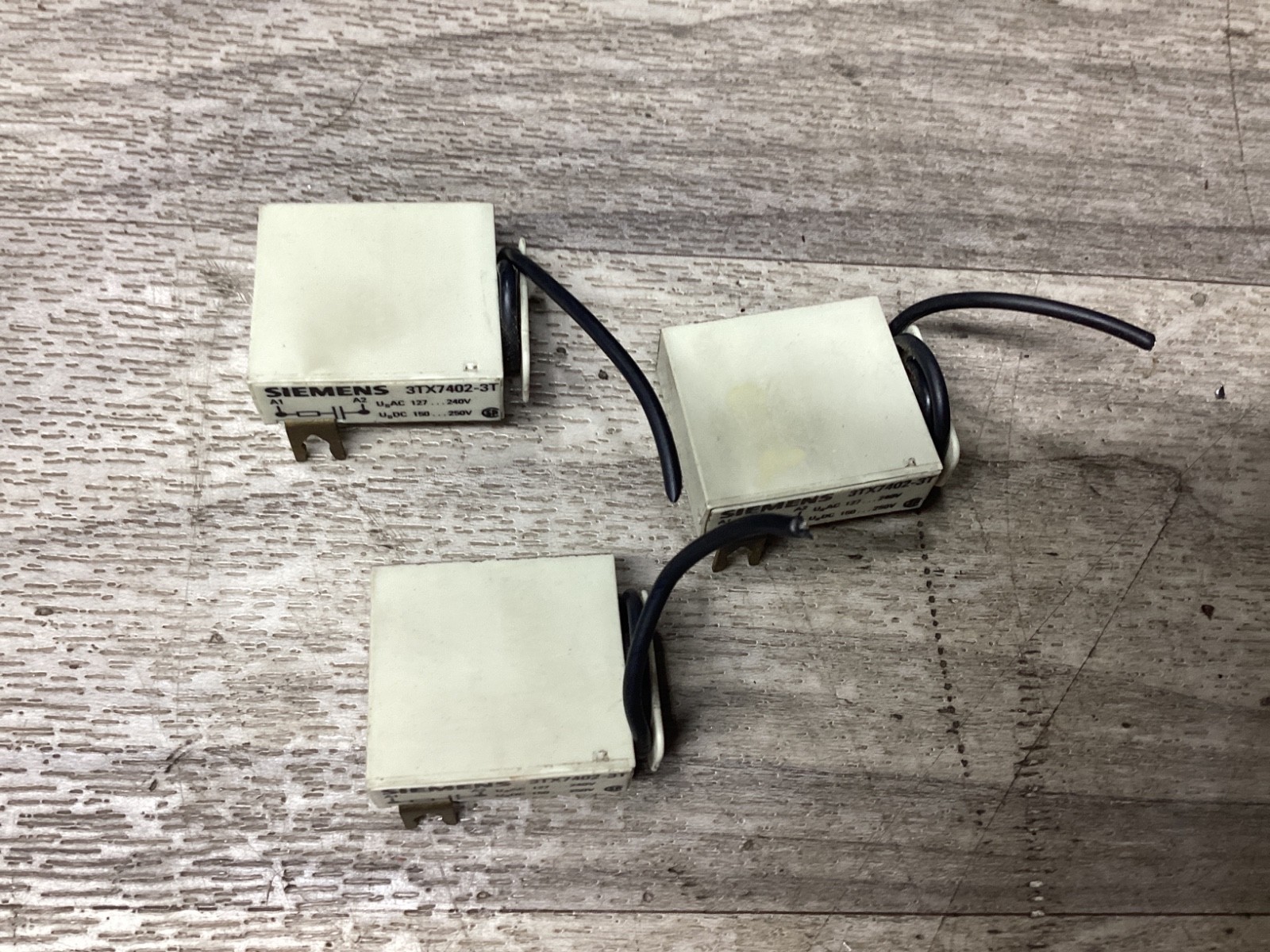 LOT OF 3 SIEMENS 3TX7402-3T SURGE SUPPRESSOR #117N158