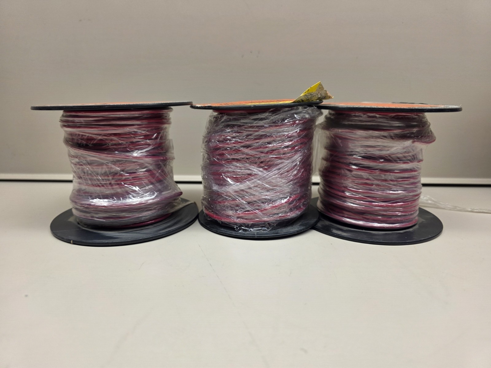 [1] Southwire THHN 14 Gauge Solid Wire, 100′ per Roll, Red