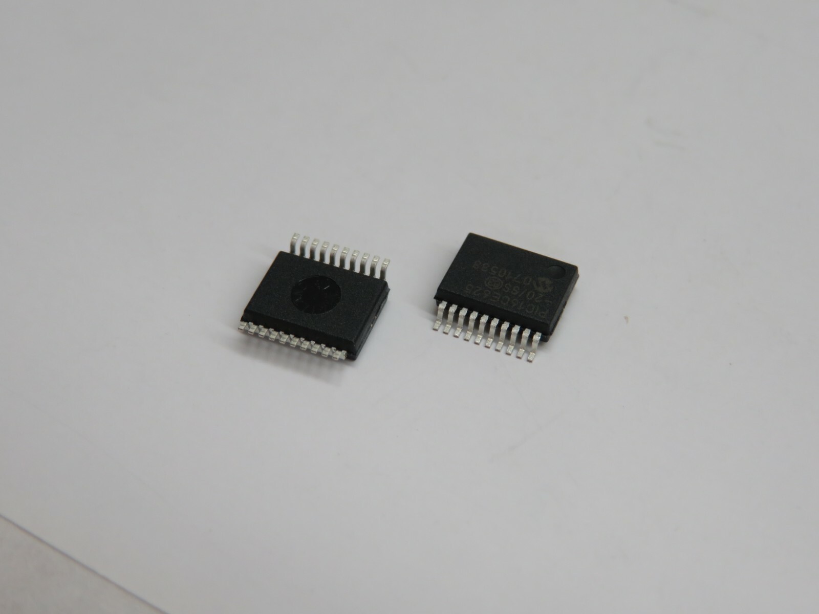 (2 PC) BRAND NEW PIC16CE625-20/SS, Microchip, *US STOCK*