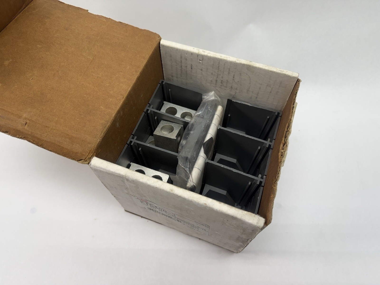 NEW ABB KT5400-3 Circuit Breaker Lug Kit