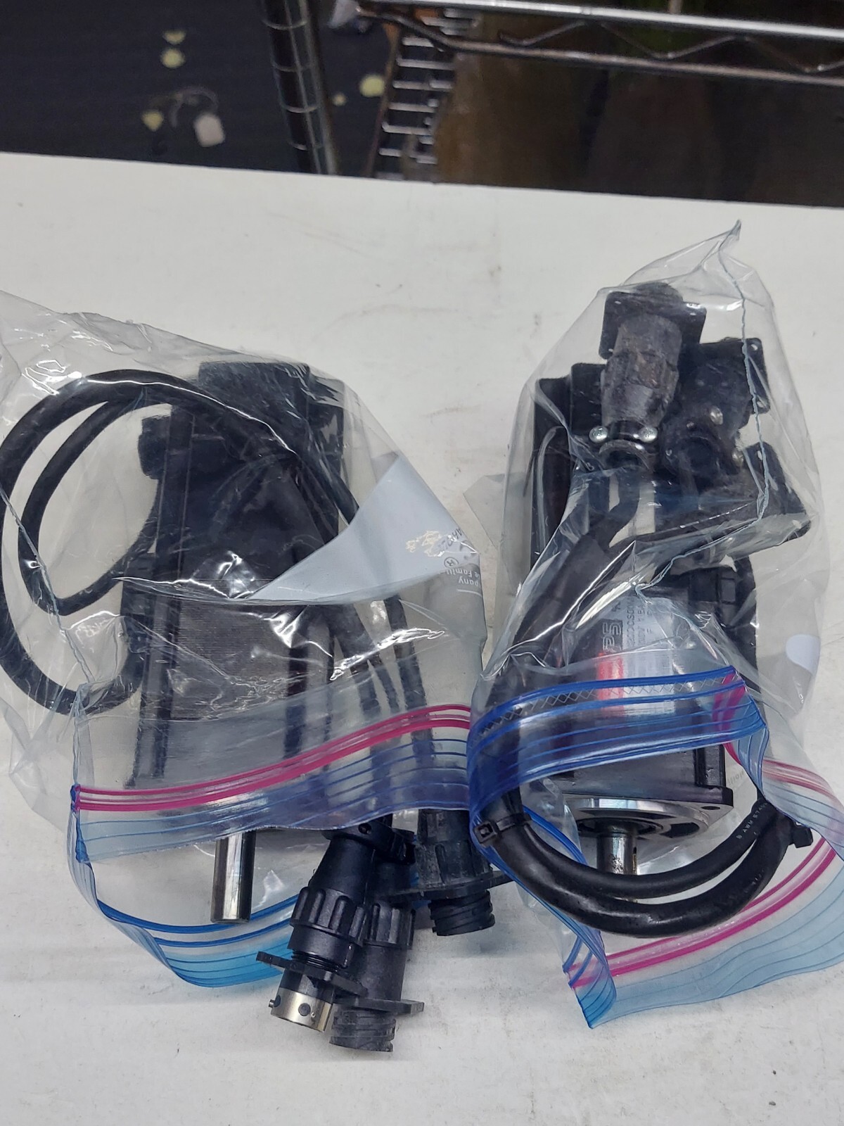 AMAT 0090-00655 SANYO DENKI P50B05020DCS00M SUPER AC SERVOMOTOR, LOOKS UNUSED