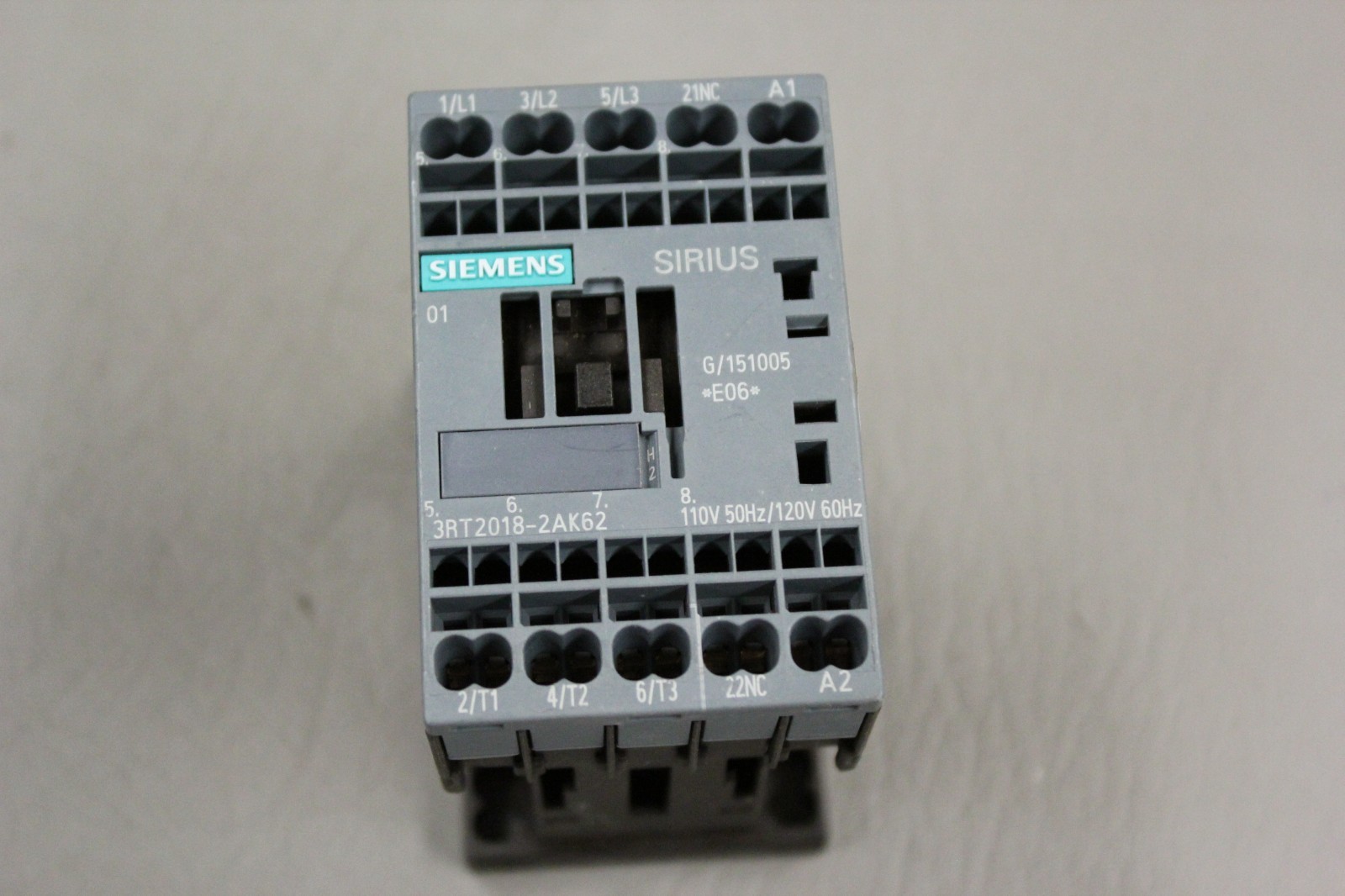 UNUSED SIEMENS SIRIUS 3RT2018-2AK62 POWER CONTACTOR