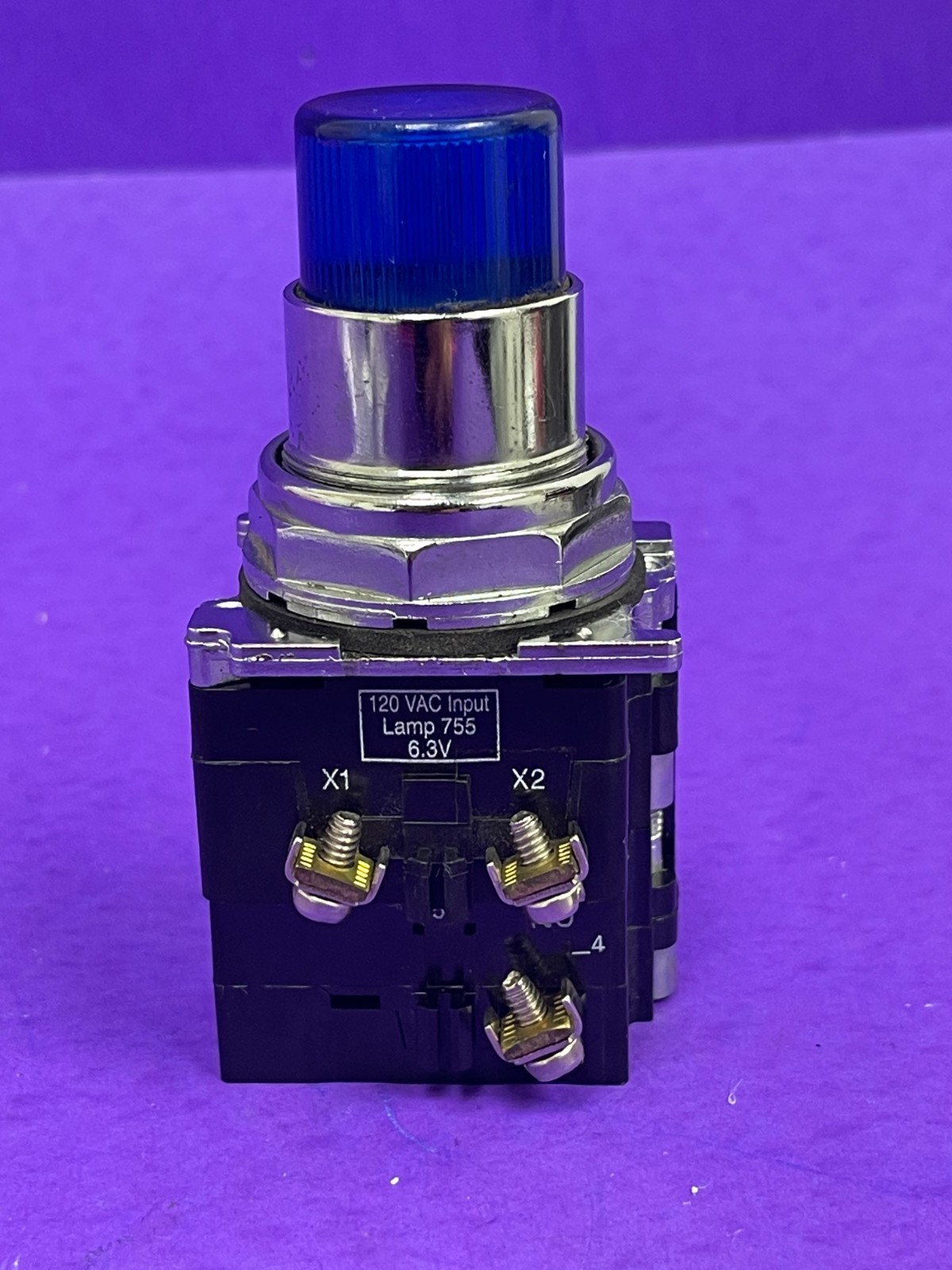 Cutler Hammer Illuminated Blue Pilot Light 120V w/ 1NO
