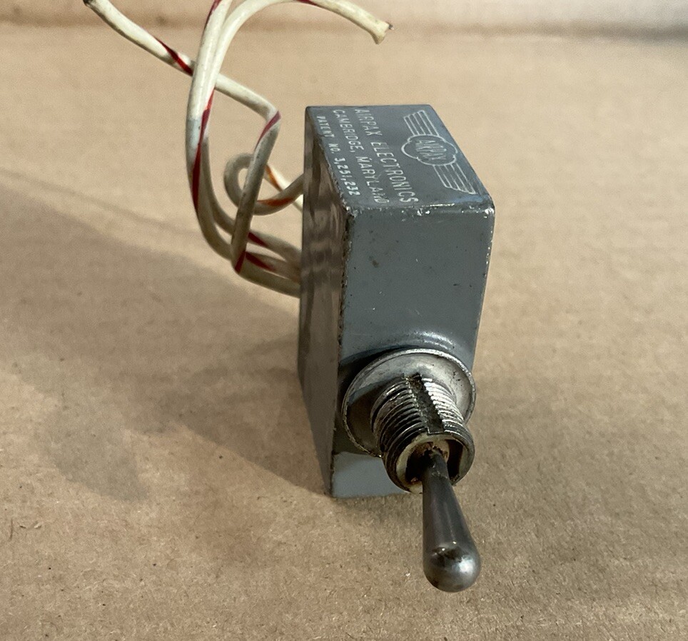 Used AIRPAX SENSATA AP 1-52-0202 Switch Sealed Magnetic Circuit Protector