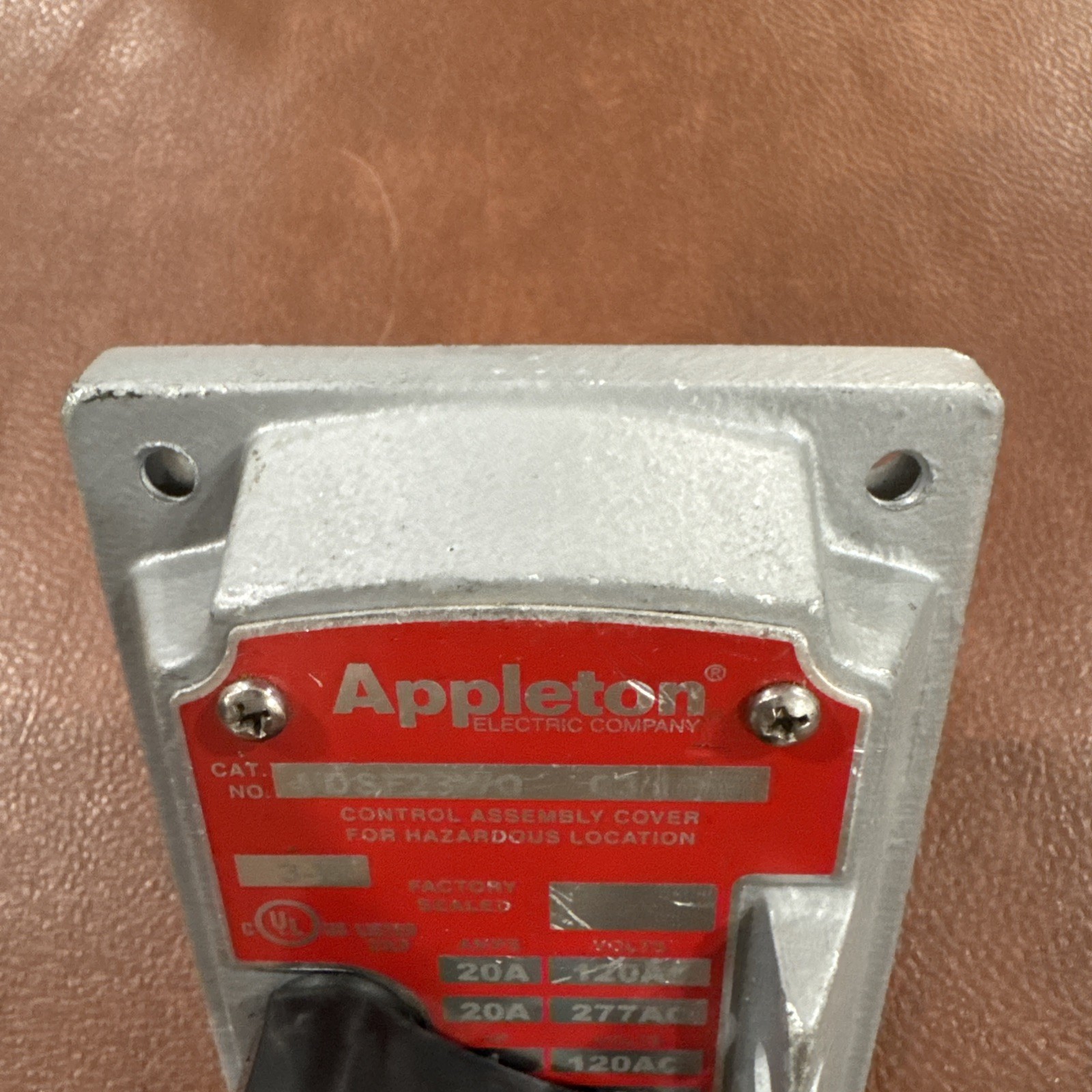 EMERSON APPLETON EDSF23WQ FRONT OPER COV-CHAMF-SW-3W 20A Cover Snap Switch Haz