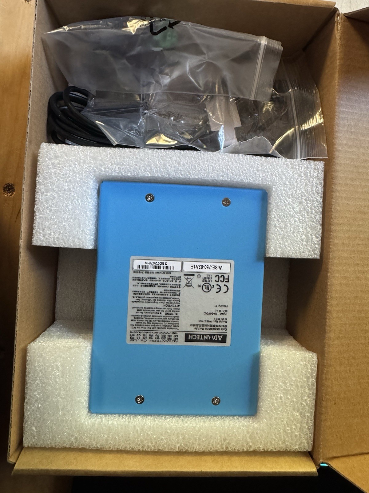 Advantech AI-Enabled Vibration Sensing Gateway WISE-750-02A1E