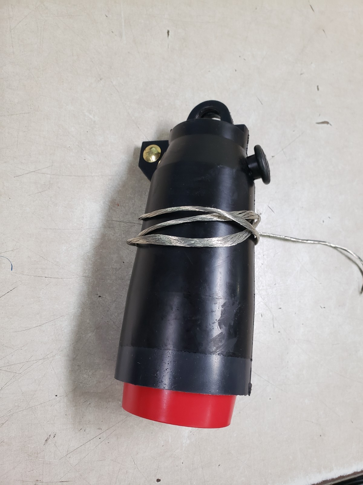 ELASTIMOLD 273 DRG INSULATED CAP WITH GROUND LEAD