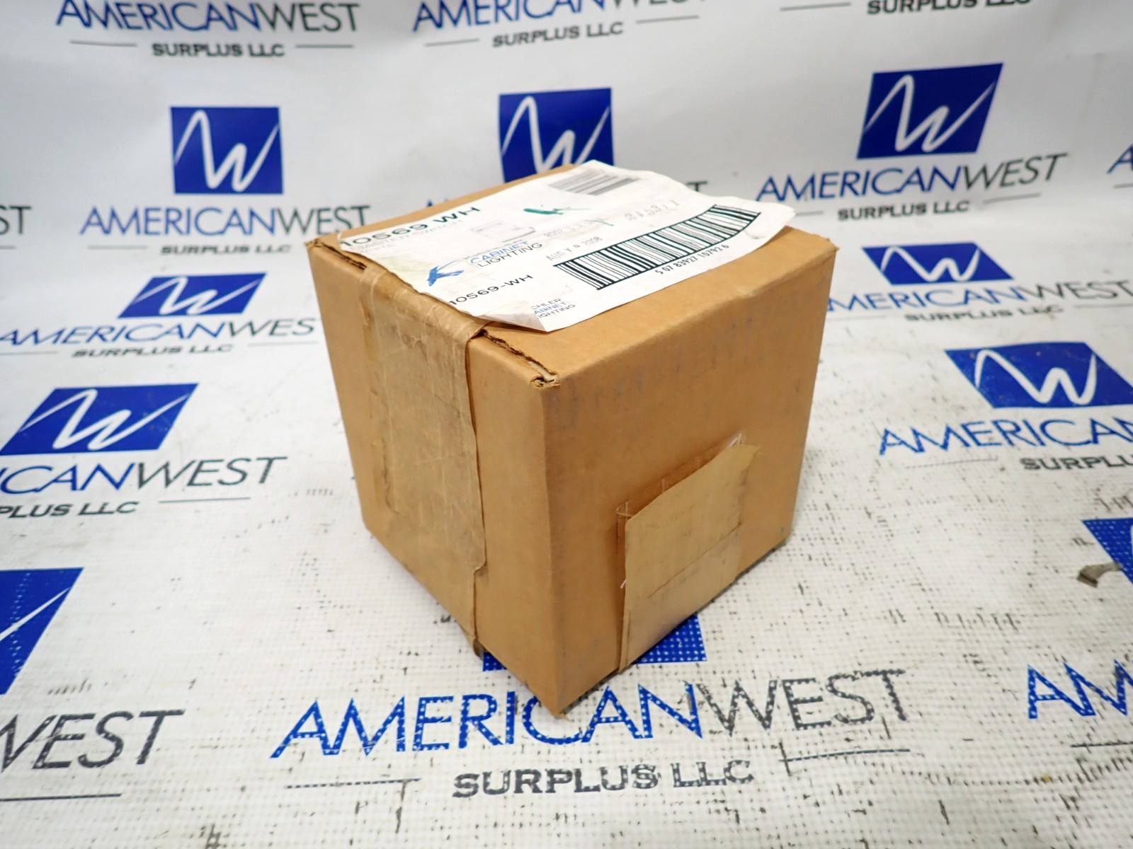 New Sealed Kichler Cabinet Lighting 10569 WH 10569-WH White Master Switch