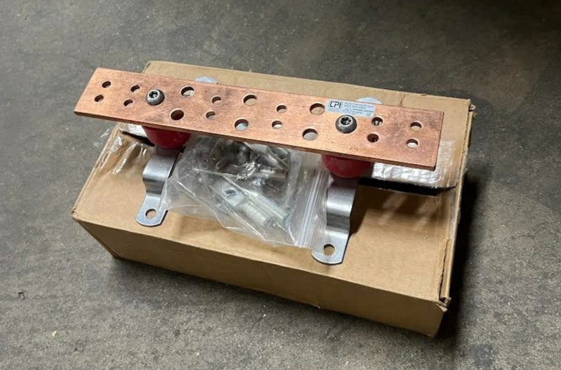 Chatsworth Products 40156-012 Busbar and Lug Kit 1/4 x 2W x 12L New NIB